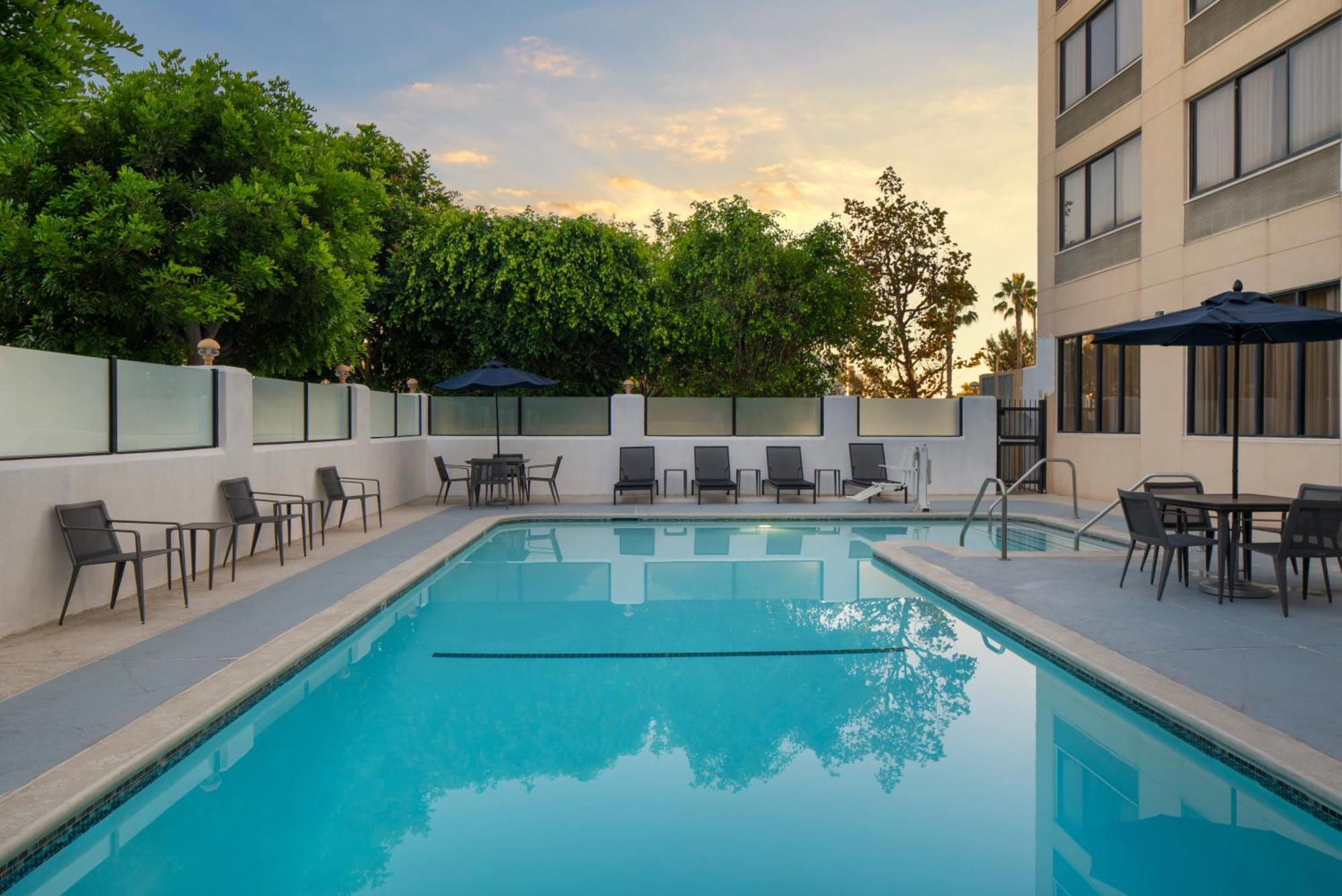 Courtyard By Marriott Cypress Anaheim / Orange County Hotel Exterior photo