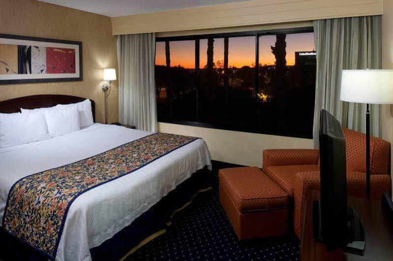 Courtyard By Marriott Cypress Anaheim / Orange County Hotel Exterior photo